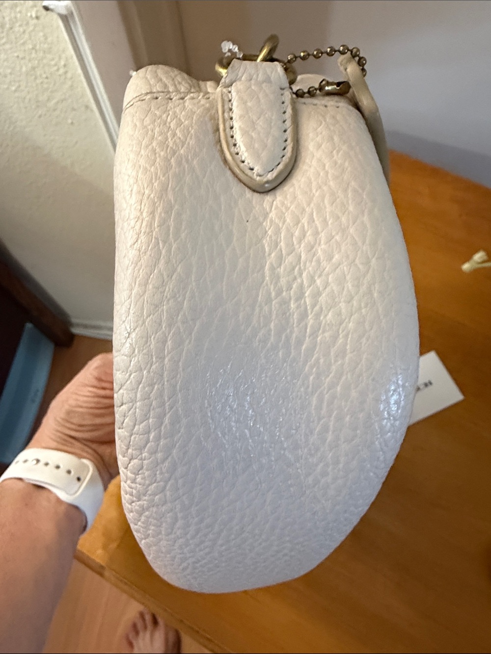 Coach Camera C5809 Cream Pebbled Leather Crossbody Bag with Turn-Lock Closure - Picture 10 of 16